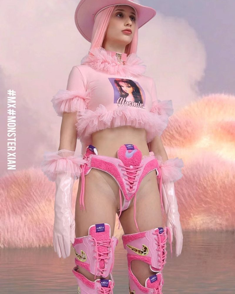 MX monster Barbie tight short T - shirt pink crotch protection costume